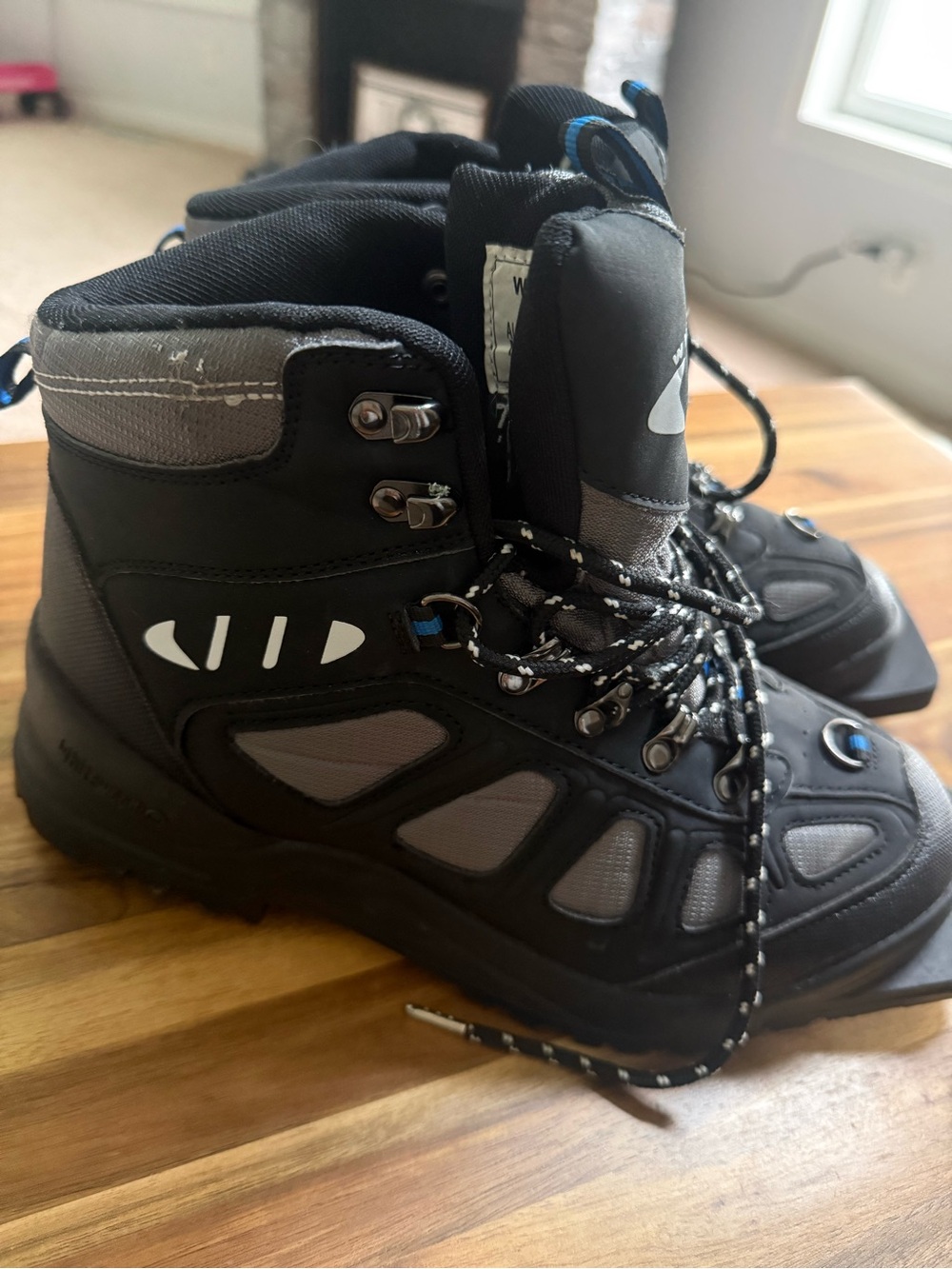 Whitewoods 301 75mm XC 3 Pin Cross Country Ski Boot Unisex 8M/10 W Black/Blue - Picture 2 of 8